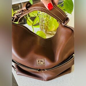Dooney and bourke hobo brown colour multi pockets shoulder bag